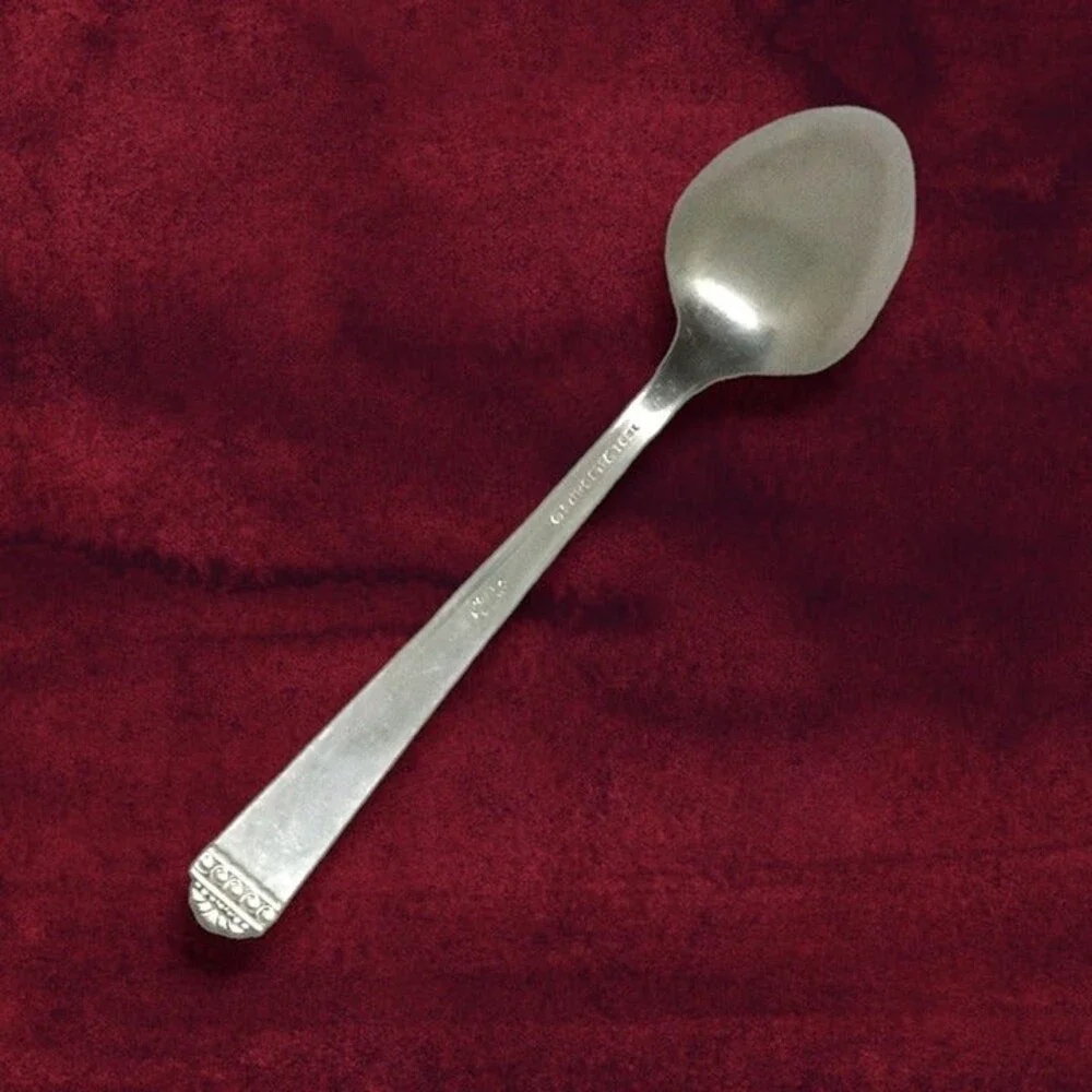 Oneida / 1881 Rogers Surf Club Teaspoon-Community Plate-Vintage-Art Deco-Minimal